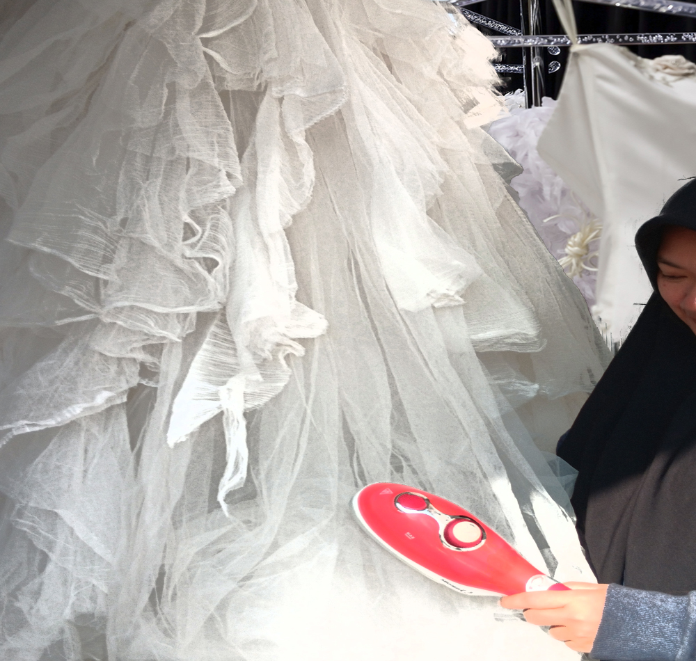 sand blasting cleaning wedding dress